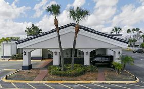 Econo Lodge Inn And Suites Near Florida Mall